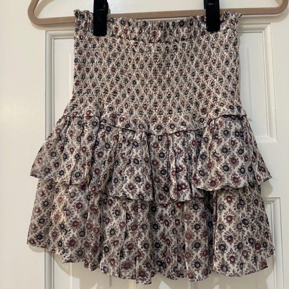 Never worn ruffle skirt with gold metallic threaded